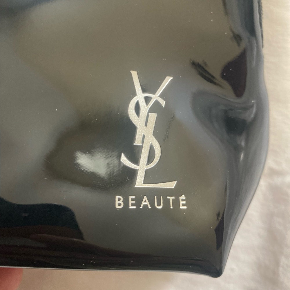YSL Beauté Black Patent Cosmetic Pouch - Picture 6 of 10